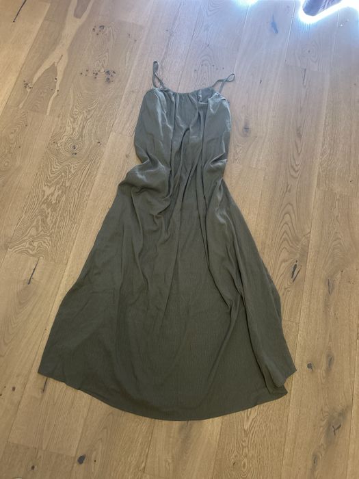 Rochie lunga cu bretele si decolteu la spate cu snur