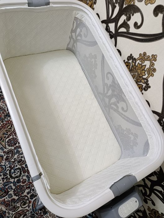 Elektron lyuyka holati yengi