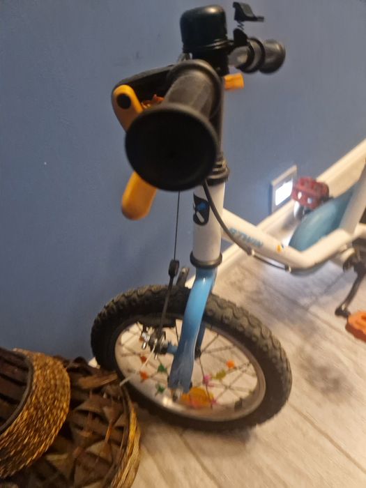 Vand bicicleta cu roti ajutatoare