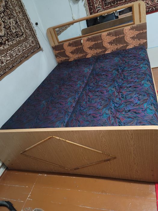 Продаётся кровать, б/у, цена договорная.