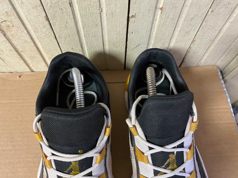 ''Jordan 11 CMFT Low Black Gold White''оригинални маратонки 42.5 номер