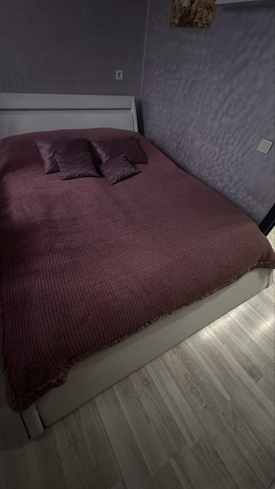 Продам кровать с матрасом (торг!)