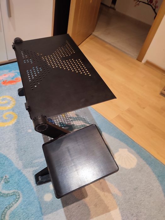 Алуминиева маса за лаптоп за легло с въртящи се на 360 градуса крака