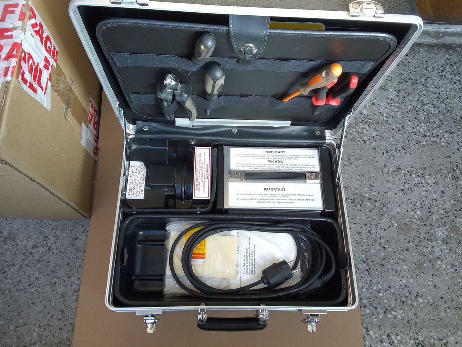 прахосмукачка / куфар  за сервизни инженери  CONVAC английска