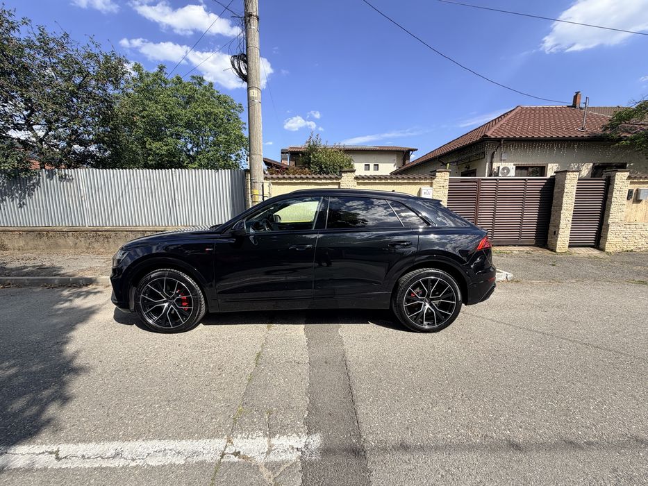 Audi Q8 S-line Black Edition