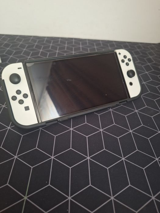Vând Nintendo Switch Oled