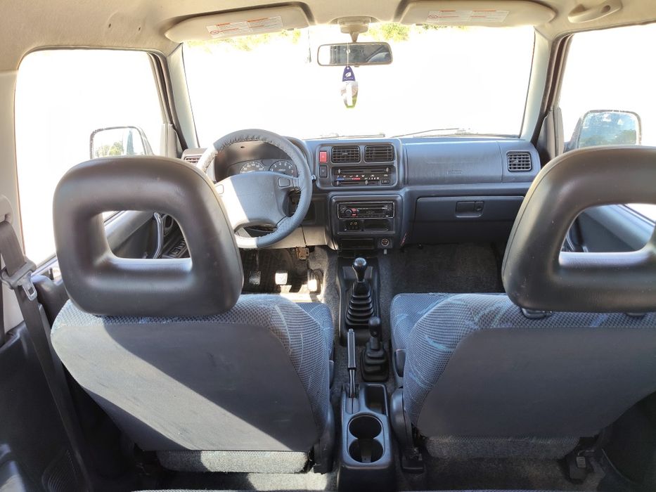 Vând Suzuki Jimny