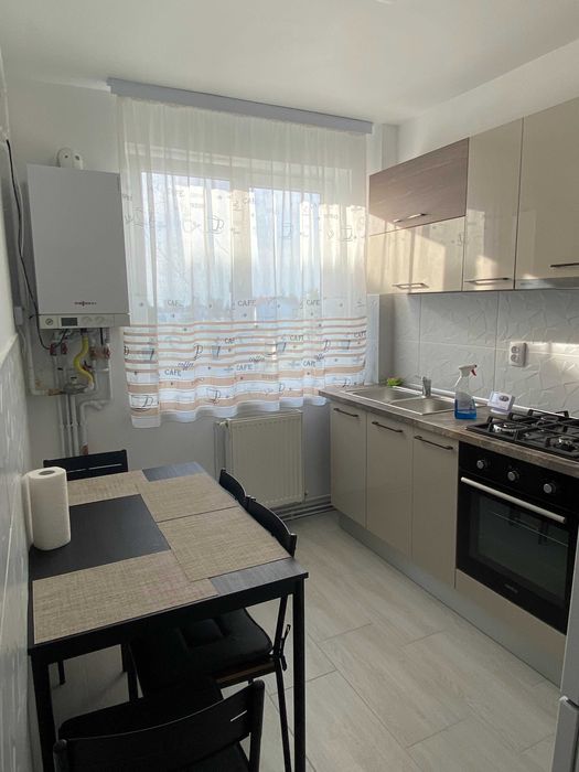 Inchiriez Apartament 3 Camere Ultracentral Câmpina
