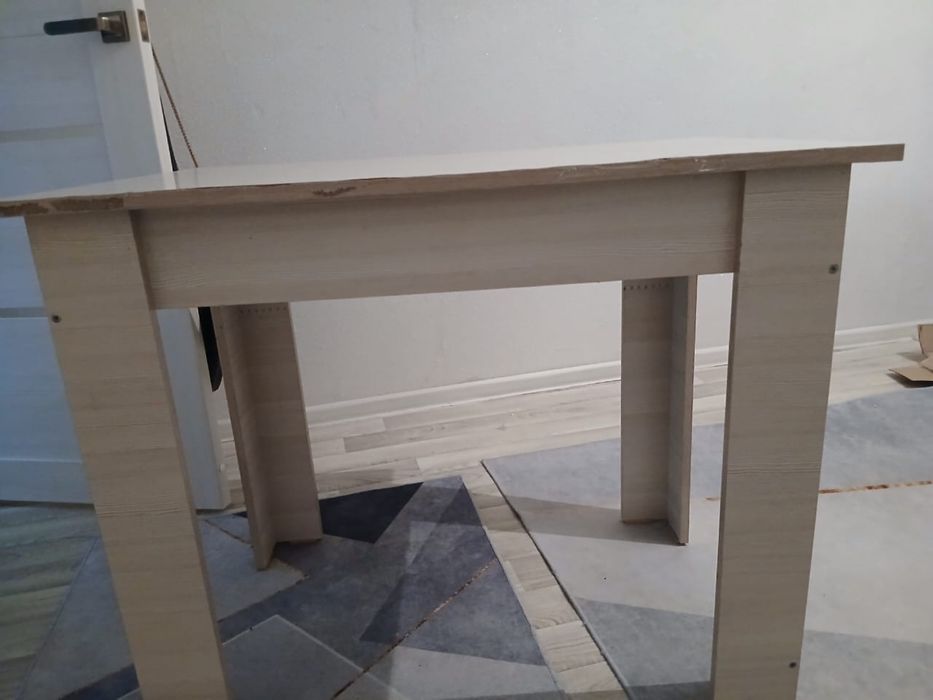 Стол в хорошем состоянии