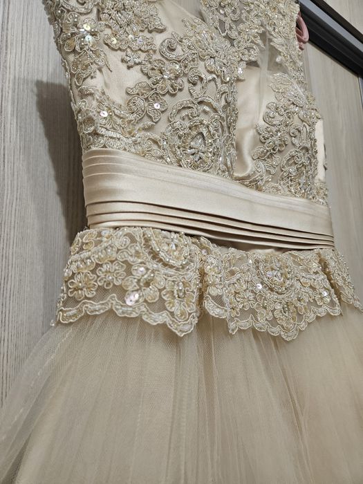 Къса бална рокля