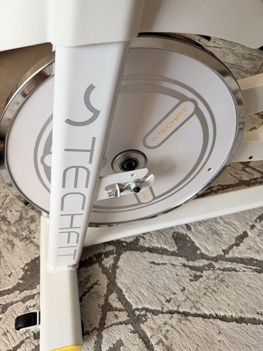 Vând Bicicleta Spinning TECHFIT SBK800