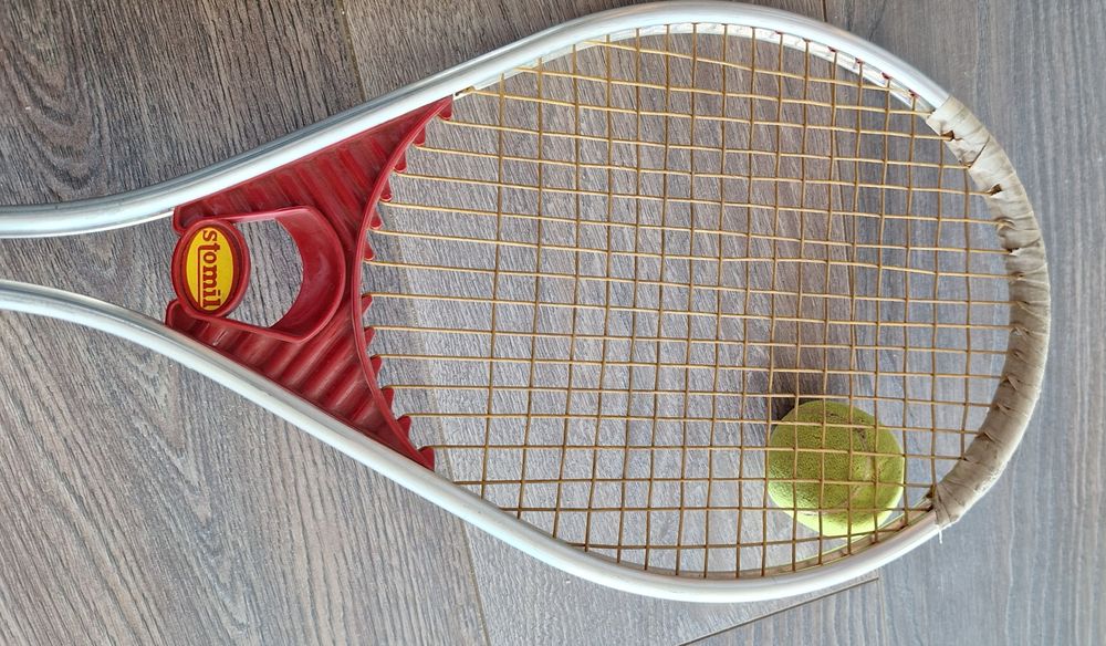 Ракета за тенис на корт