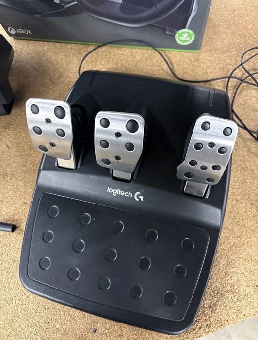 Logitech g920 - отлично състояние, много запазени с кутията и всичко