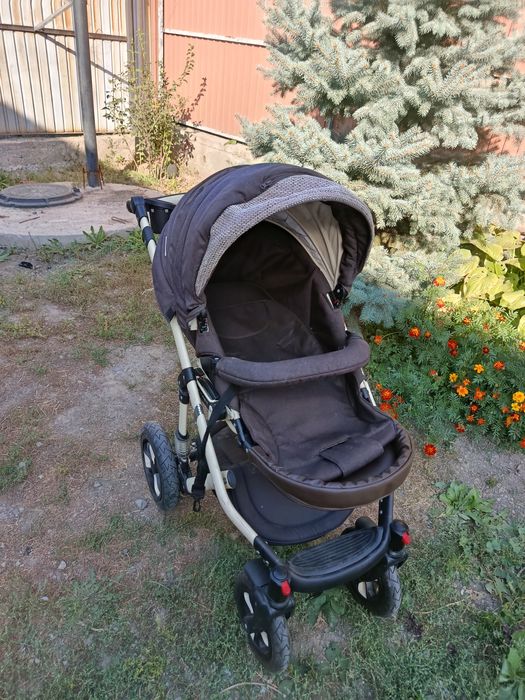 Продам детскую коляску 3в1