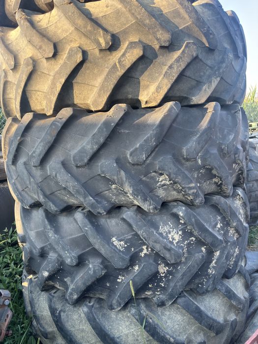 Vand cauciucuri pentru tractor