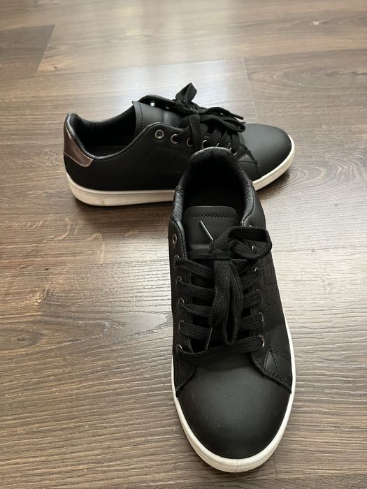 Черни дамски кецове