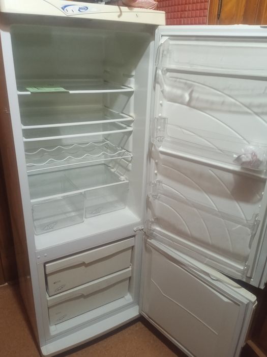 Холодильник и вытяжка