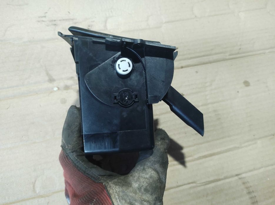 Поставка за Чаша Къп Холдър Mercedes E class W211 4Matic Tmodel 2008