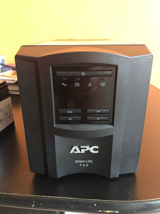 UPS APC SMT750IC Smart-UPS 750VA/230V, Line Interactive, Tower