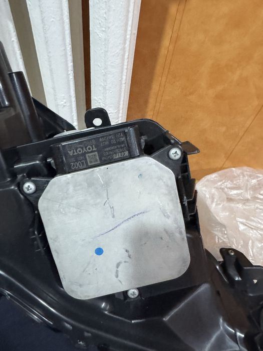 Продам фару от Камри