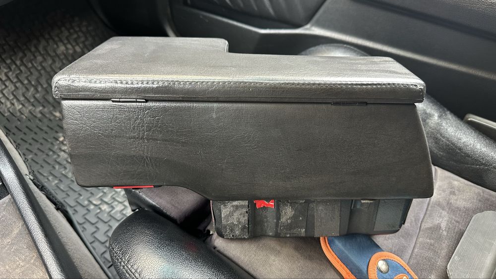 Продам подлокотник от BMW E34