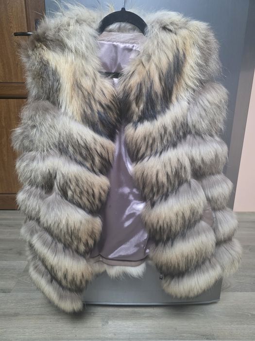 Vând vesta din blana naturala