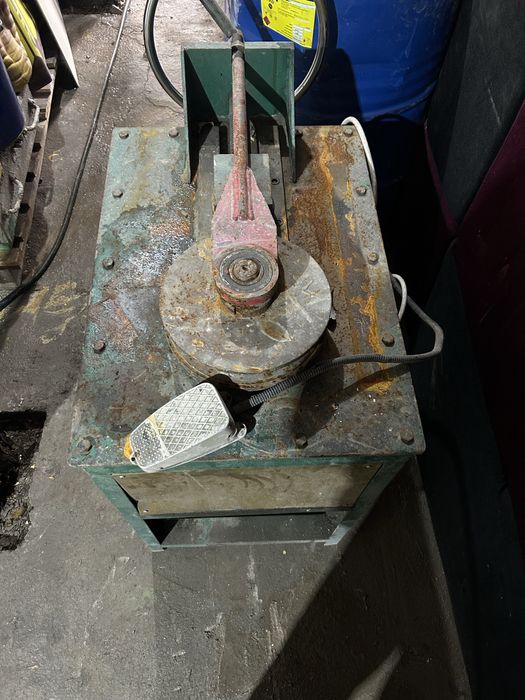 Продам  срочно не дорого трубогиб  для нержавейки и ржавейки  металов