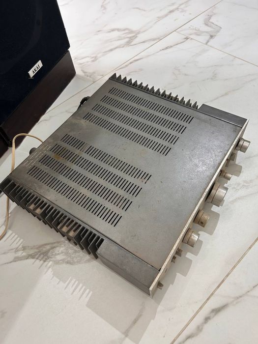 Напольные акустические колонки AKAI + Стереоусилитель «ЛОРТА 50У-202С