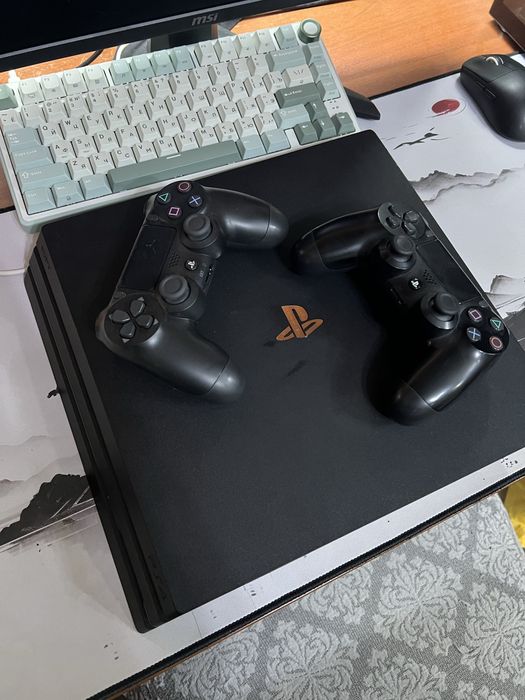 Продается PS4 Pro с двумя джойстиками 1TB