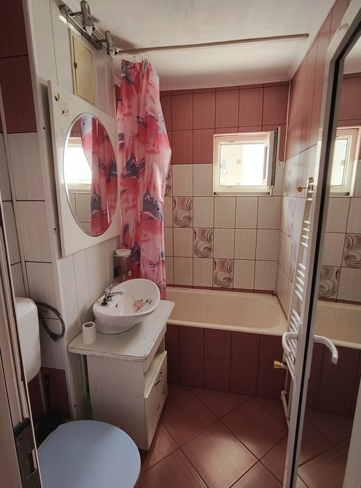 Închiriez apartament pe Bld.Transilvaniei