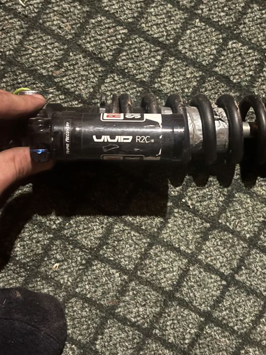 Vand suspensie rockshox vivid R2C