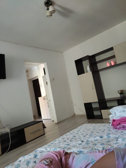 Închiriez apartament