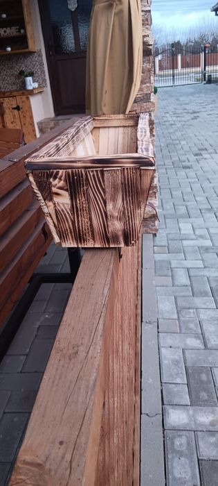 ghiveci de flori,gard ornamental din lemn