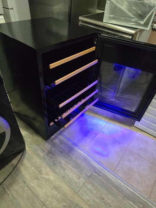 Витрина за Вино , с две зони на температура