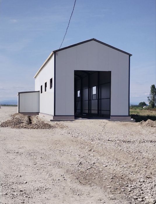 Container modular , hala metalica avem diferte suprafete