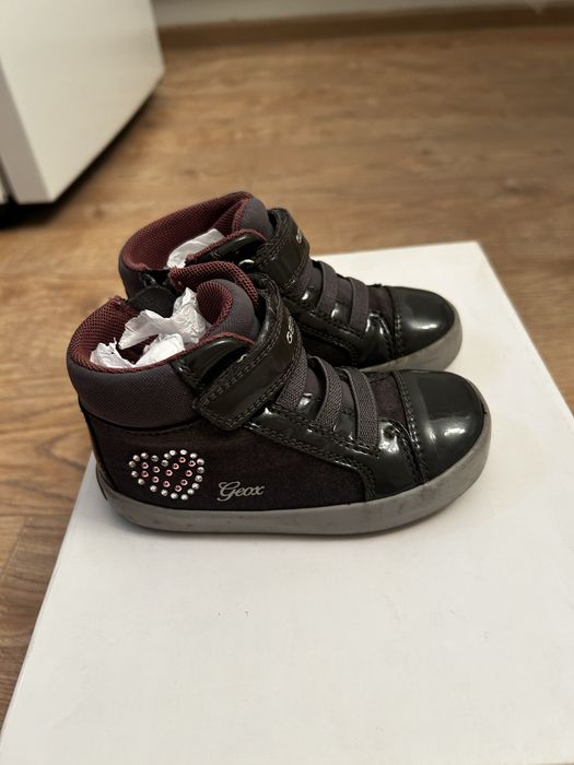 Продам детскую обувь.