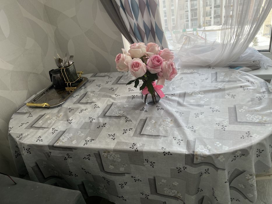 Продам кухонный стол, овальный