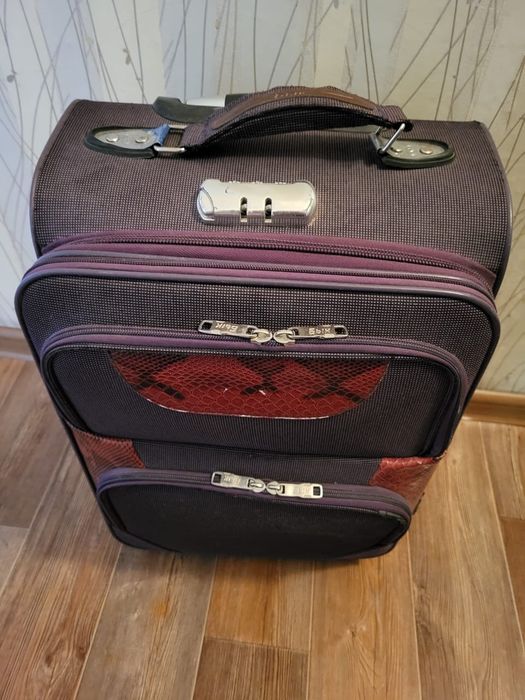 Чемодан 3000 тенге