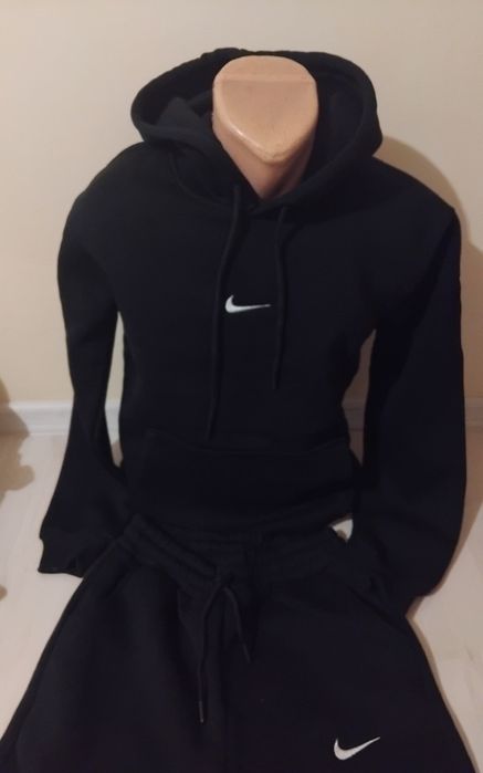 Trening gros pentru fete si baieti de la Nike.