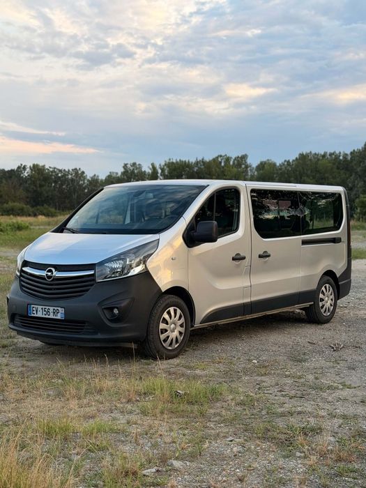 Opel vivaro 2018 lung 8+1
