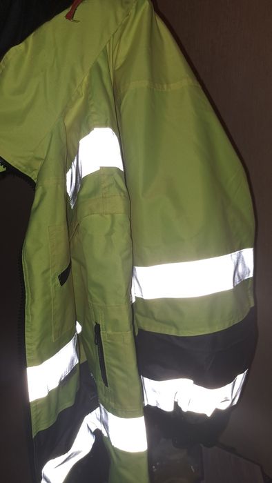 Продава се работно яке