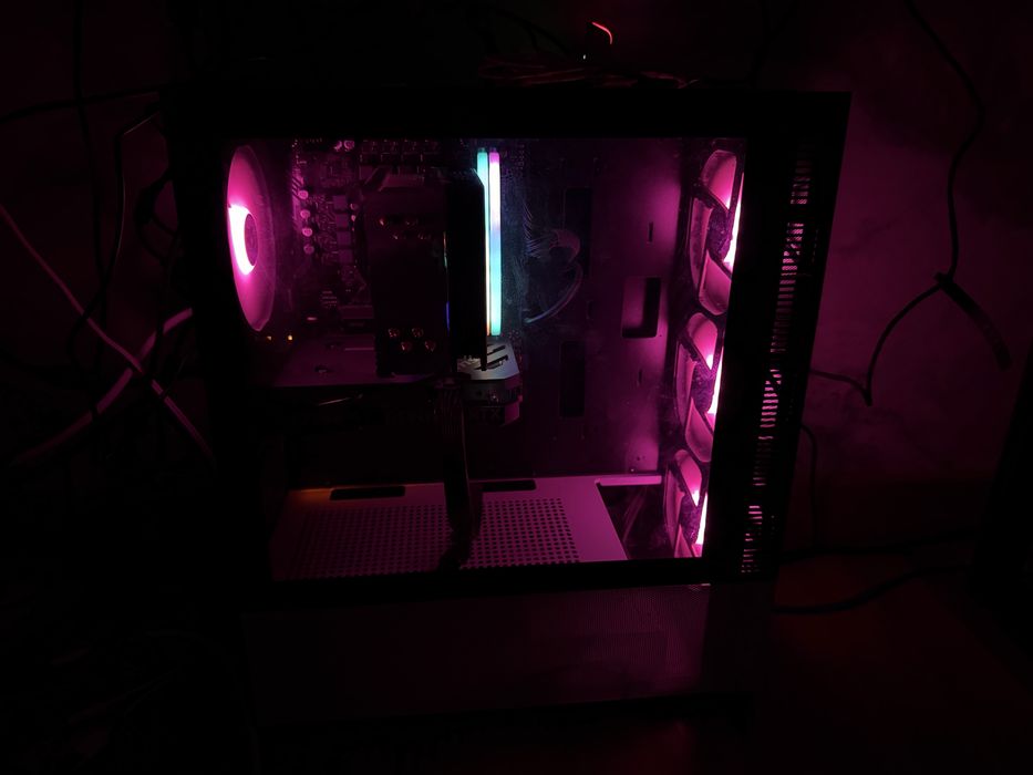 * Gaming kompyuter komplekti sotiladi