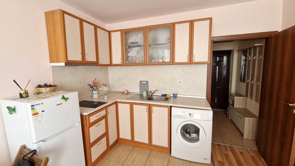 Дава се под наем Едностаен апартамент в Бургас, Лазур - 45 кв.м за 101741.94 € - Снимка #2