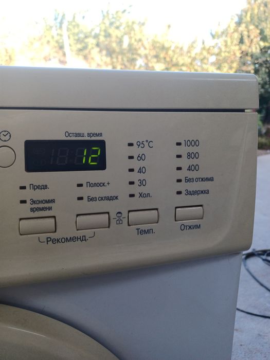 Стиралька LG в отличном состояние загрузка 8кг всё заводской