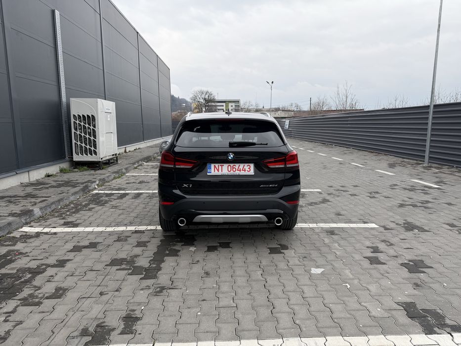 BMW X1 TVA deductibil , HUD, Distronic, Lumini Ambientale, Carplay