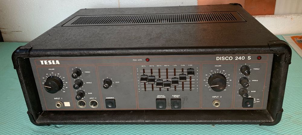 Качествен! Мощен! Завладяващ! Усилвател за бас / китара Tesla 240 вата