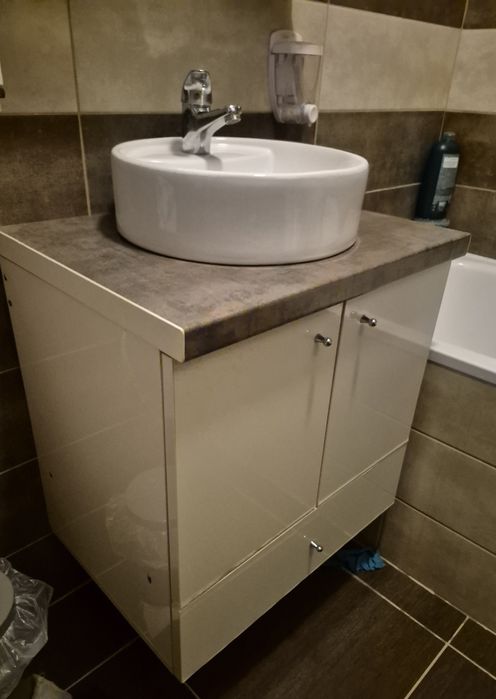 Vând Chiuvetă baie cu Oglindă  complete