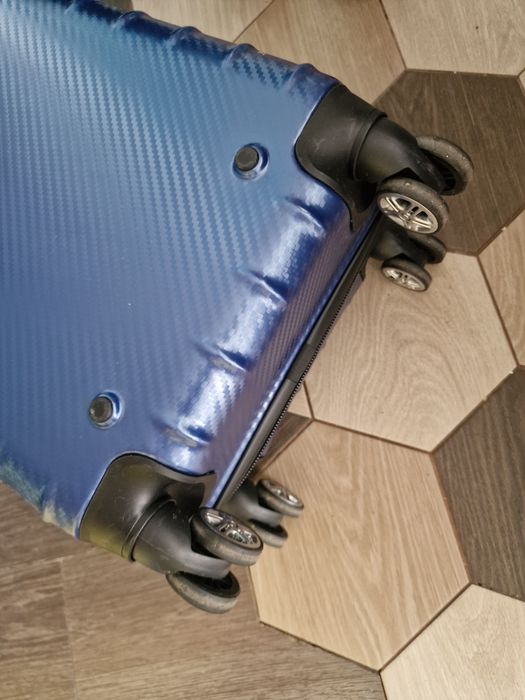 Новый чемодан размер S