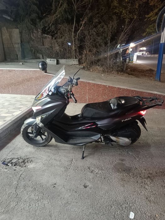 Skutr srochna sotiladi