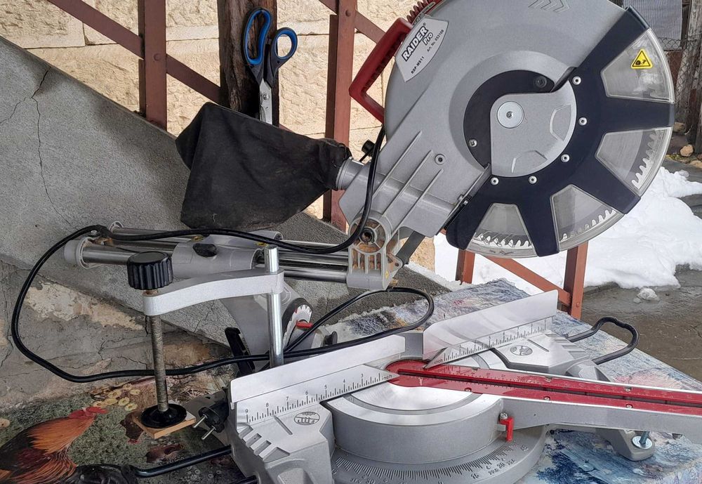 Настолен циркуляр RAIDER Pro RDP-MS11, 2100W, Ø305 мм.